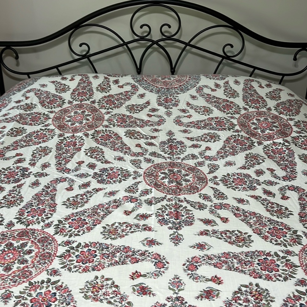 Pottery Barn Floral Duvet Cover in Red and White